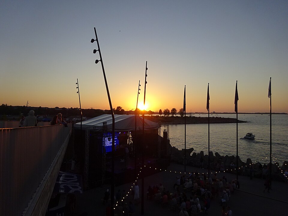 File:Sunset over Paljassaare Outdoor Concert Stage Tallinn Cruise Terminal Tallinn 27 August 2022.jpg